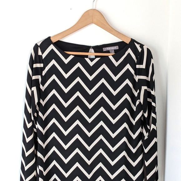 black & off white chevron pattern long sleeve dress, xs - Picture 2 of 12